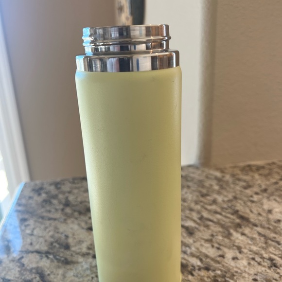 Light neon yellow hydro flask with accessories. Hydro Flask Wide Mouth 20 oz - Picture 6 of 8
